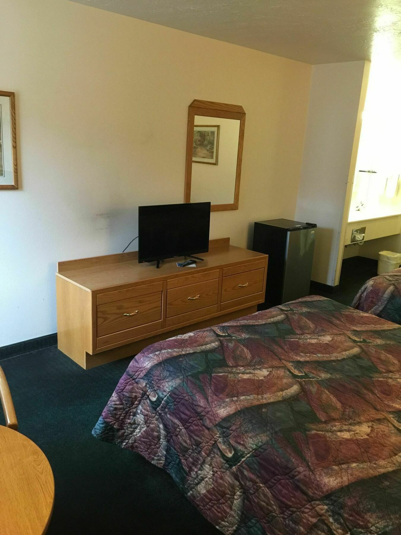 Economy Inn & Suites Нефи Екстериор снимка