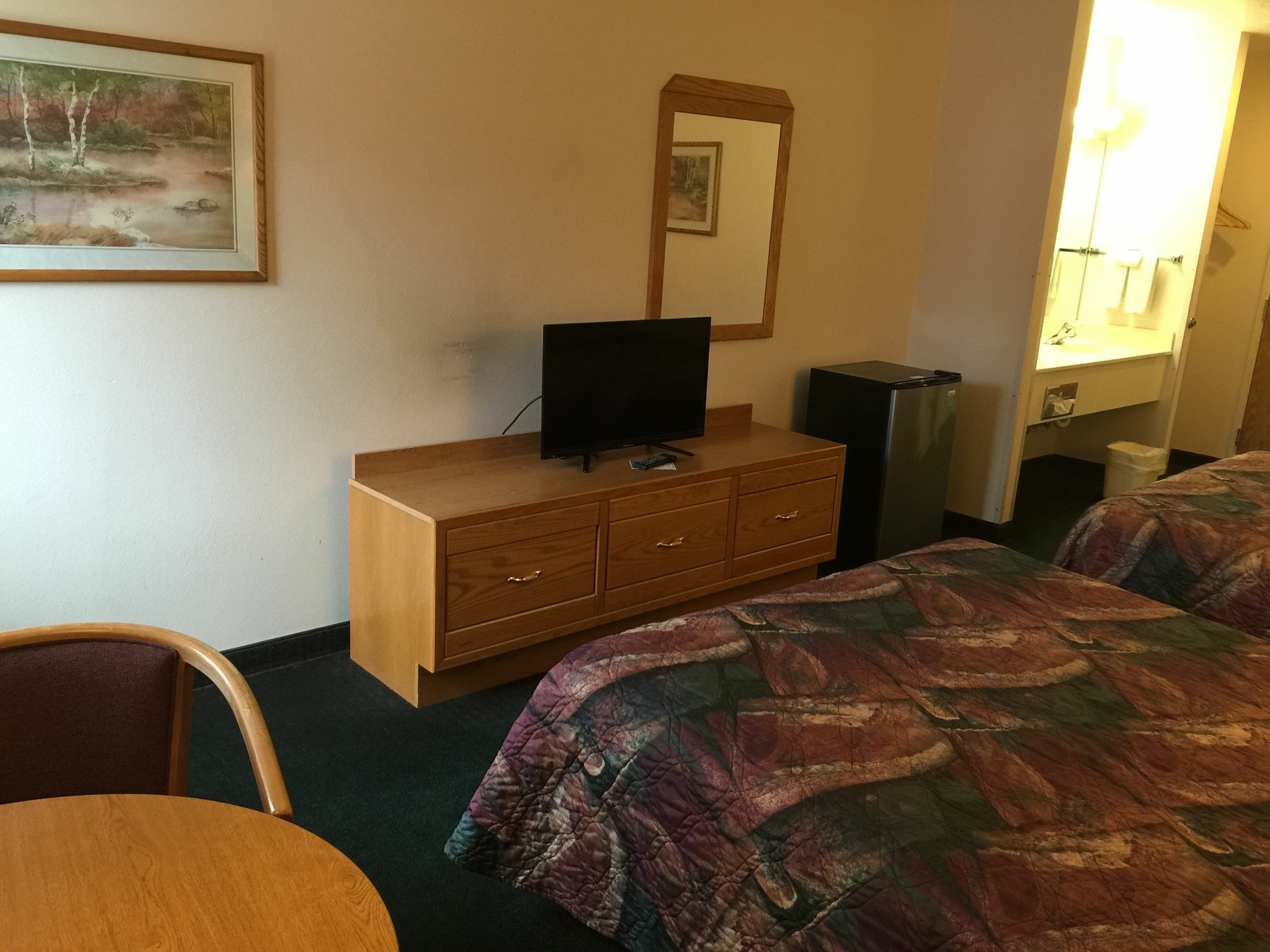 Economy Inn & Suites Нефи Екстериор снимка