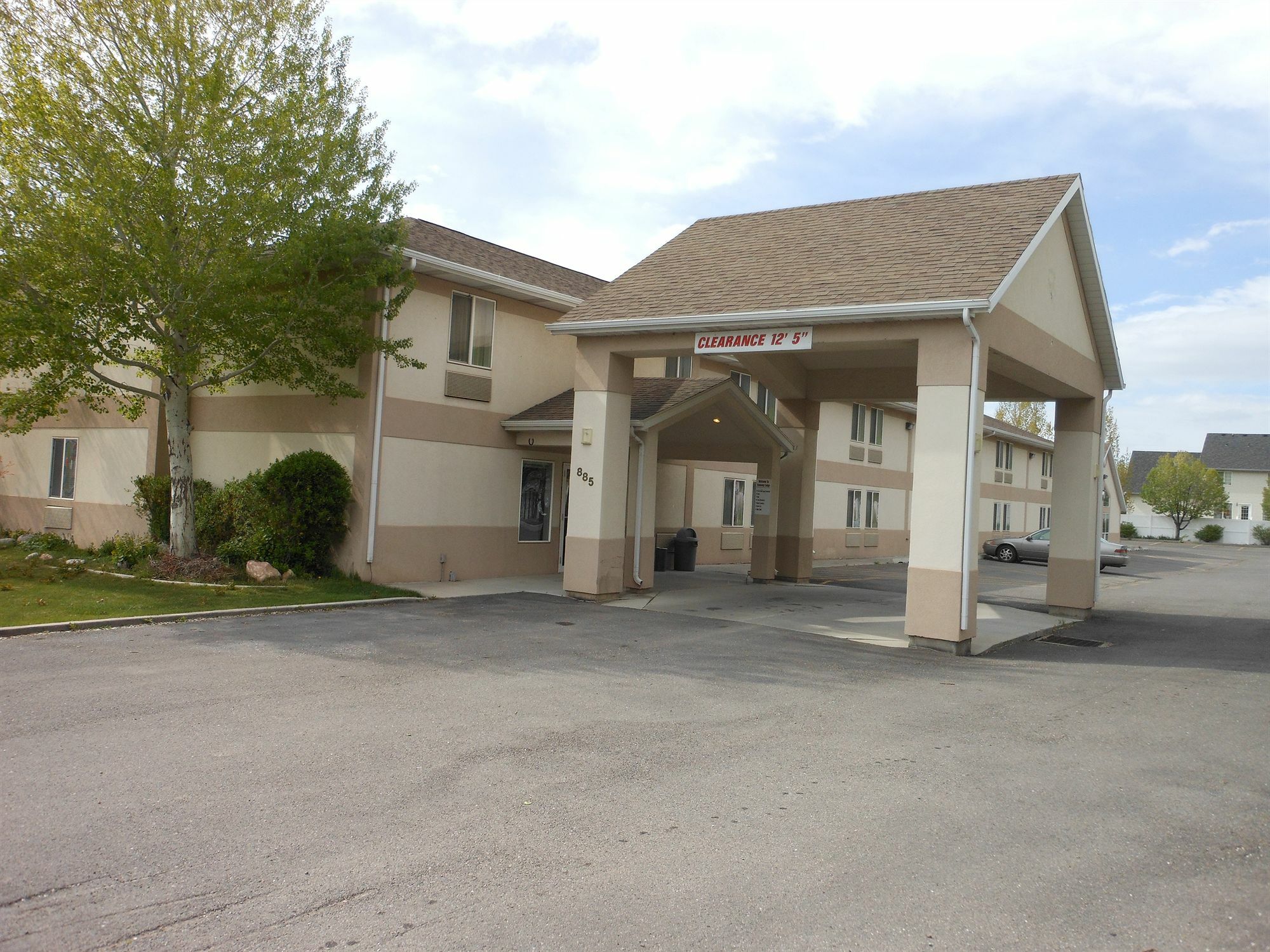 Economy Inn & Suites Нефи Екстериор снимка